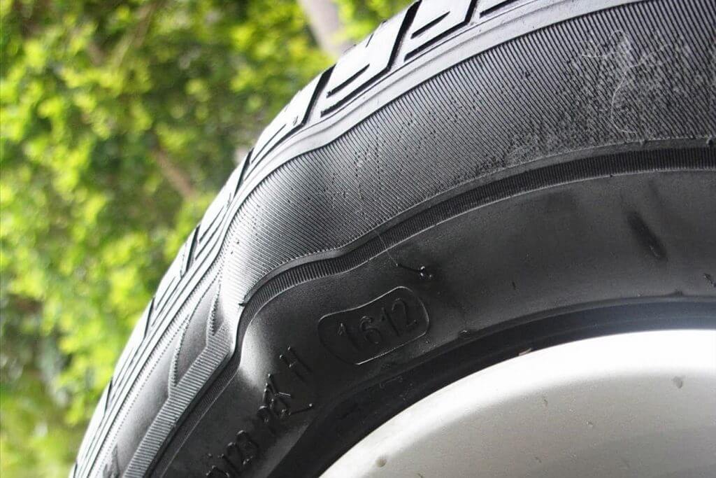 7 nguyên nhân khiến lốp ô tô nhanh mòn, “xe ăn lốp”